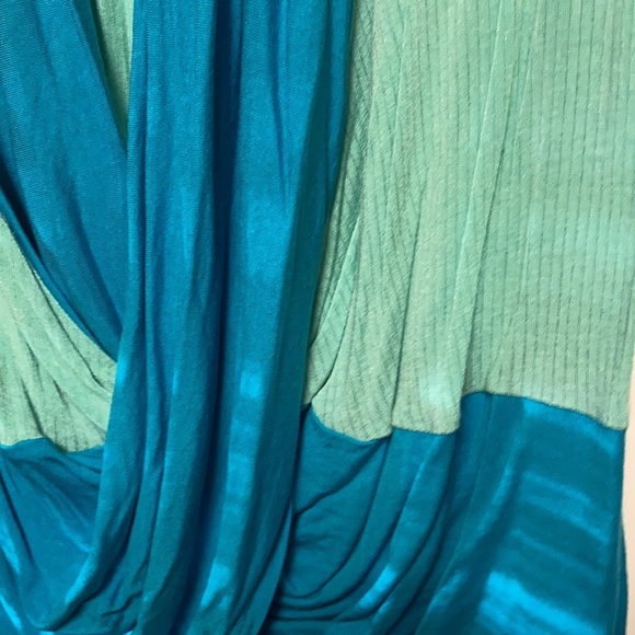 Cool fun twist front top - Picture 3 of 4